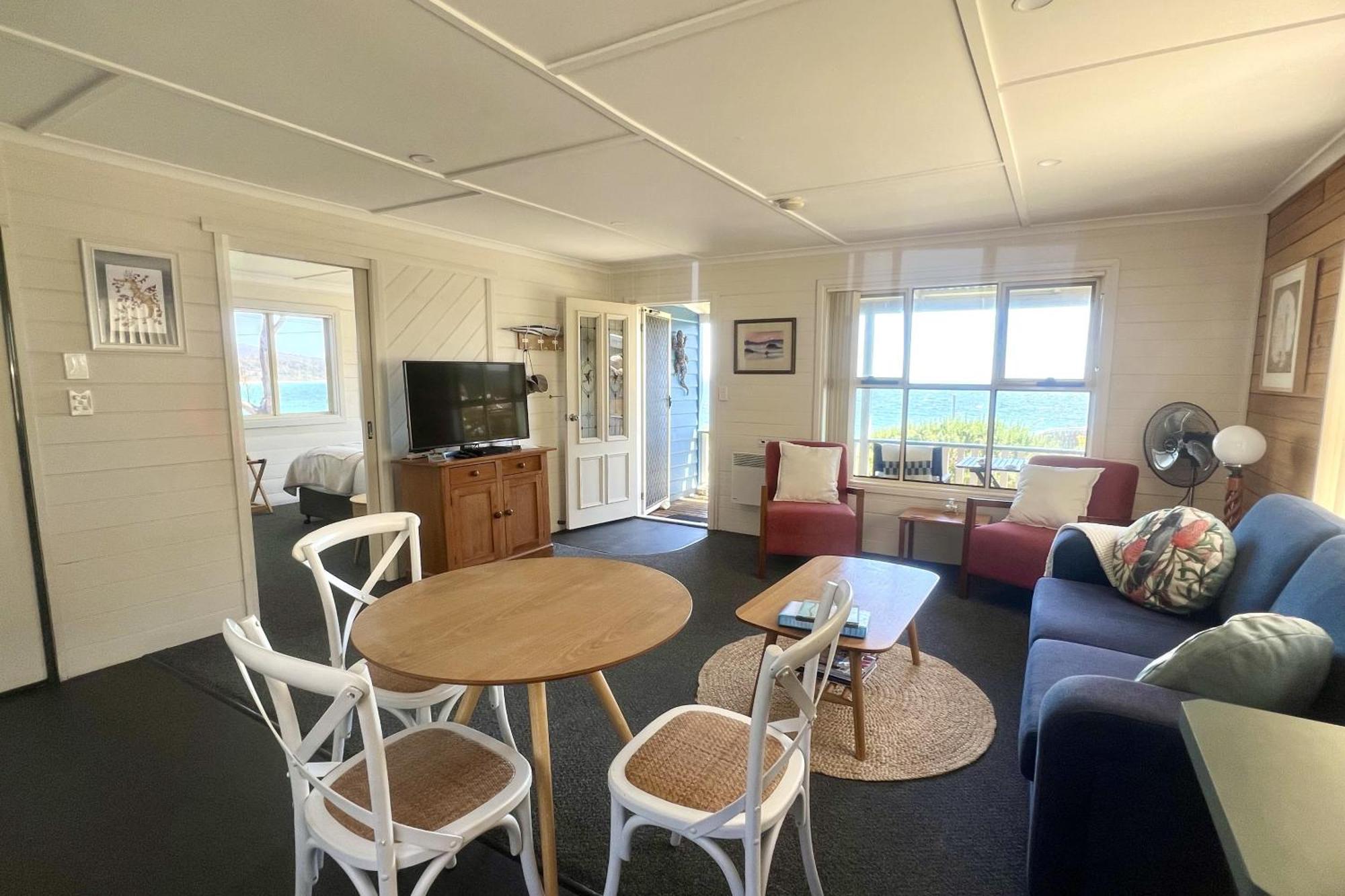 Binalong Beach Cottage Beachfront At Bay Of Fires Next To Restaurant Binalong Bay Eksteriør billede